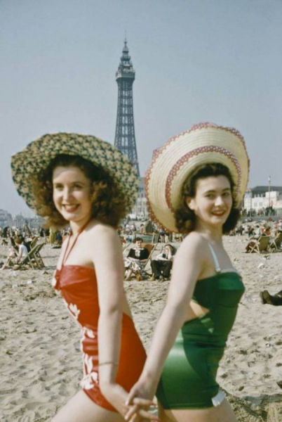 Blackpool Beach by John Chillingworth, England, 1950's

..6