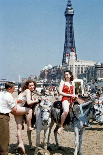 Blackpool Beach by John Chillingworth, England, 1950's

..3