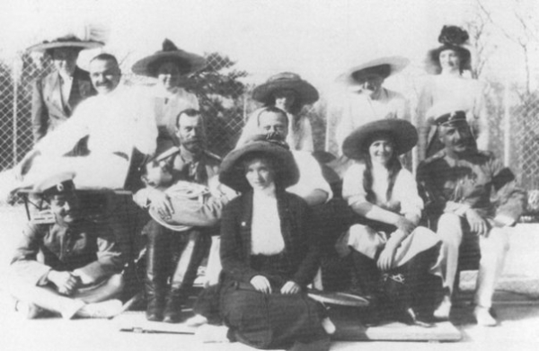 Члены императорской фамилии в Ливадии, 1912 год

Больше..0