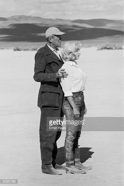 Джон Хьюстон и Мэрилин Монро, 1962 год.

Больше исторических фото..0