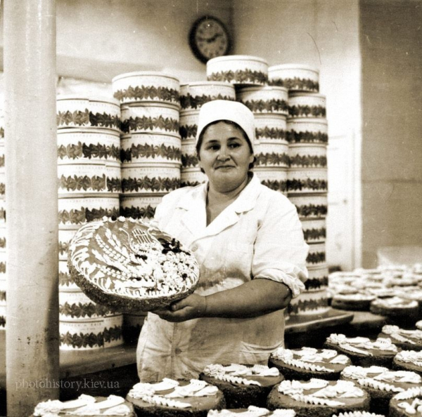 Киевский торт - большой и сладкий!

Больше исторических фото..0