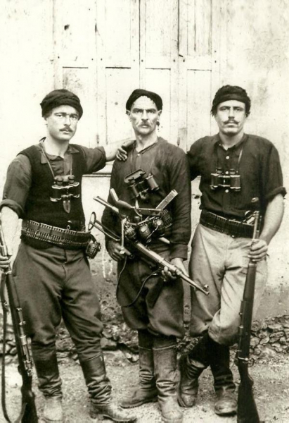 Критские партизаны, сражавшиеся с немецкими захватчиками...0