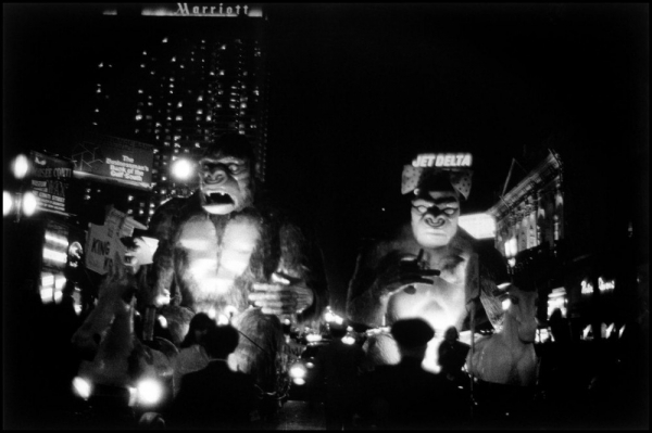 Mardi Gras by Bruce Gilden, New Orleans, between 1974 and 1982

Mardi gras - вторник перед..9