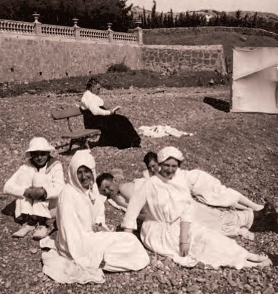 На пляже. Российская империя. 1900-е

..0
