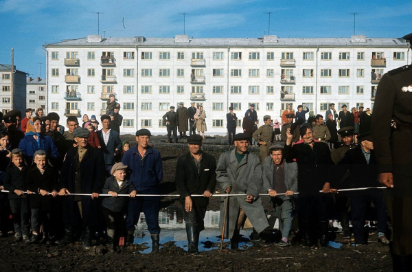 Народ встречает де Голля в Академгородке Новосибирска, 1960..0