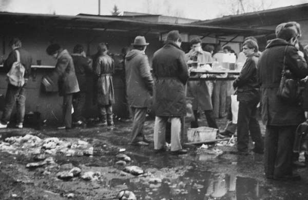 Пивная в Петровском парке, Москва, 1980–е.

Больше исторических..0