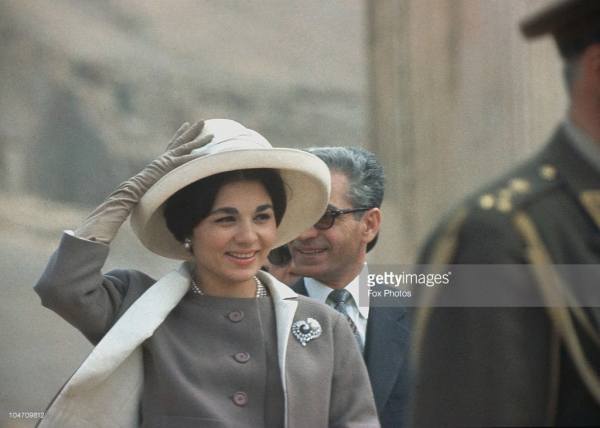 Последняя императрица Ирана Фарах Пехлеви... 
В 1979 году свергнута..8
