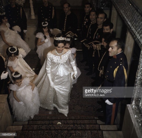 Последняя императрица Ирана Фарах Пехлеви... 
В 1979 году свергнута..3