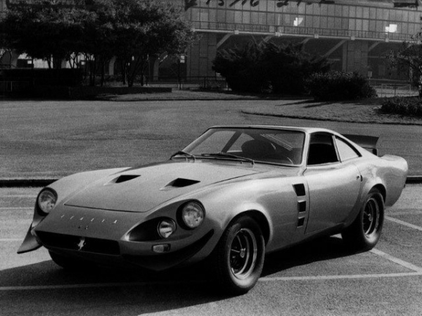 Прототип спорткара Intermeccanica IMХ, 1969 год.

Больше исторических фото..3