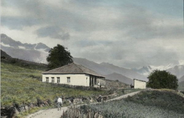 Школа в селе Линджери, Сванетия, Грузия, 1929 год.

Больше..0