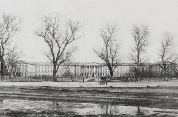 Смольный институт. Фотография 1889 года.

..0