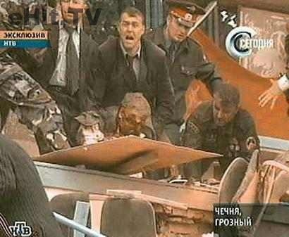 Тяжело раненный Ахмат Кадыров в первые минуты после взрыва на..0