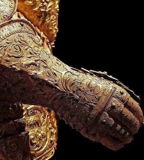 Золотая перчатка Генриха III, 1550-е.

Больше исторических фото..0