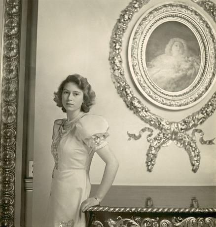 16-летняя Елизавета II, 1942 год.

..0