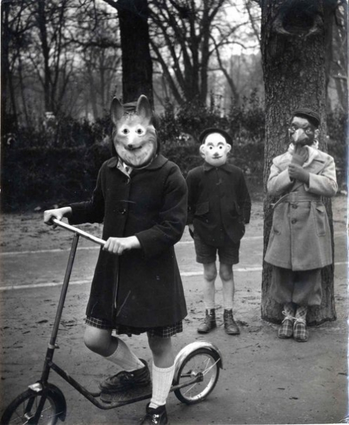 Дети в масках. Париж, 1953 год. 

Фотограф: Agnès Varda.

Больше..0