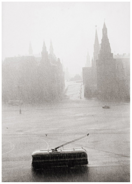 Дождливый день в Москве, 1956 год.

..0