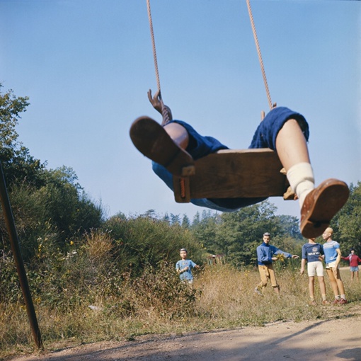 Летний лагерь каким его видит французский фотограф Bernard Faucon, 1980..6