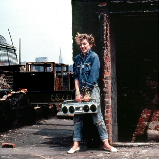 Мадонна, 1980-е.

В эти годы из нее решили сделать сольную звезду и..6