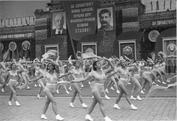 Москва. Физкультпарад. 1938. Фото Э. Евзерихина

Больше..0