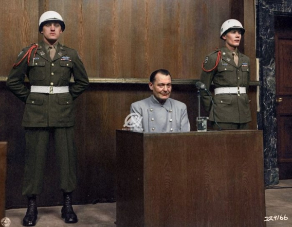 Подсудимый Герман Геринг на Нюрнбергском процессе, Германия, 1946..0