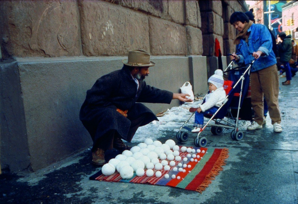 Продавец снежков, 1983 год.

..0