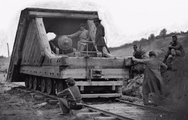 Рельсовые мониторы «янки» и «дикси».

Большинство крупных..4