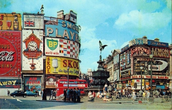 Уличная реклама, Лондон, 1965 год.

..0