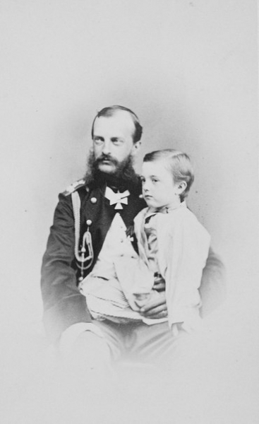 Великий князь Михаил Николаевич и его сын Михаил, 1865 год.

Больше..0