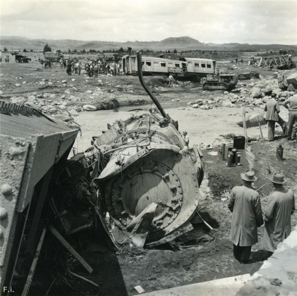 Бедствие Танигвай.

Это произошло 24 декабря 1953 года, в Новой..0