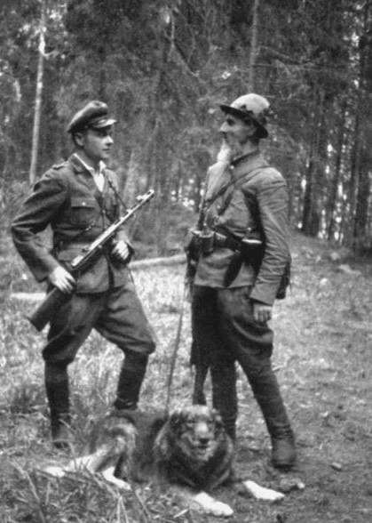 Члены УПА в лесу, 1945 год.

..0