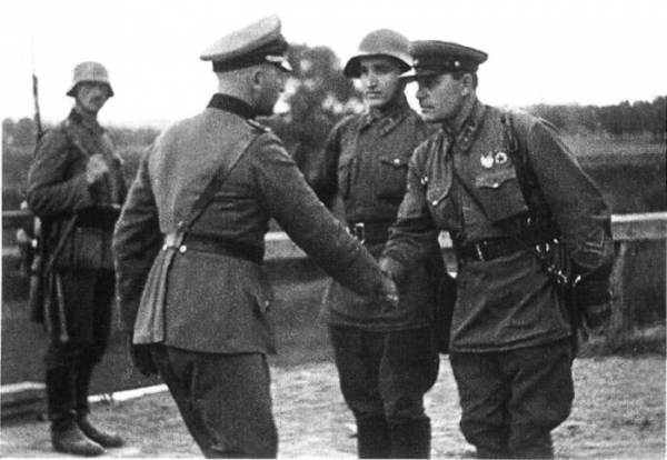 Крепкое рукопожатие, Польша, 1939 год.

Как со временем менялось..0