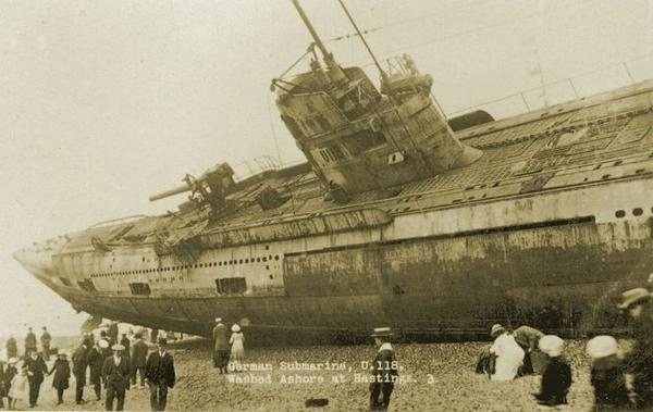 Немецкая подводная лодка «U-118», выброшенная на берег, Гастингс,..0