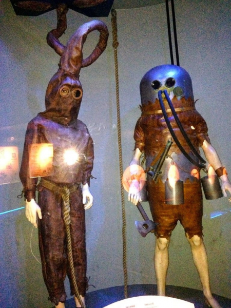 Водолазные костюмы в 1613 и 1797 гг.

..0