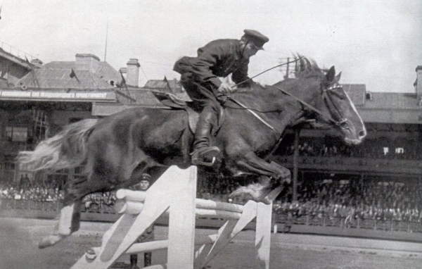 Гарнизонные конно-спортивные состязания на ипподроме...0