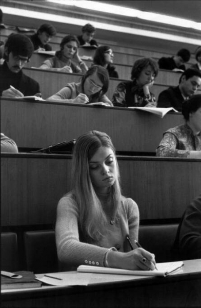 Как вы там потомки, познаете науку? Советские студенты в учебный..8