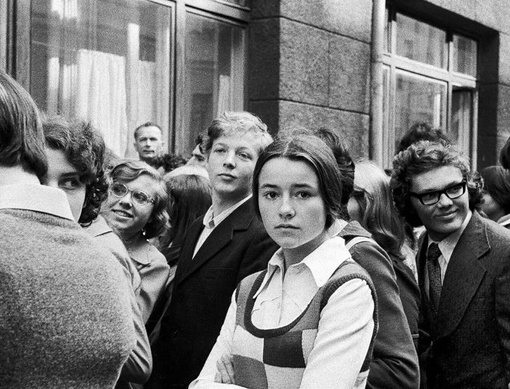 Как вы там потомки, познаете науку? Советские студенты в учебный..0