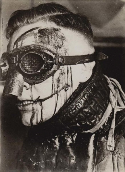 Мензурное фехтование: шрамы украшают мужчину. 

Кроме привычного..0