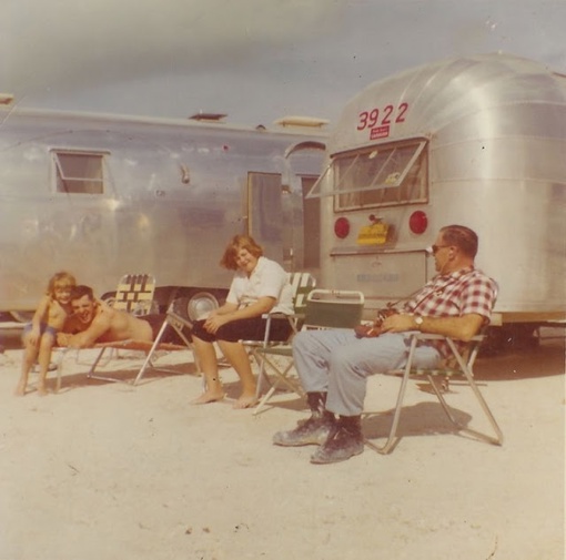 Очень по-американски: автодома на фотографиях 1950-х годов.

Истоки..5