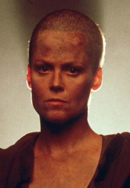 Сигурни Уивер на промо фото к фильму 