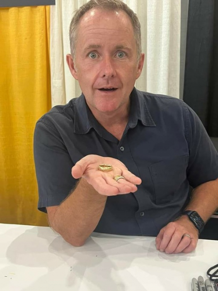 Трушные хоббиты в эту пятницу предлагают быть новым хранителем..1