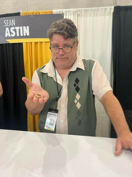 Трушные хоббиты в эту пятницу предлагают быть новым хранителем..3