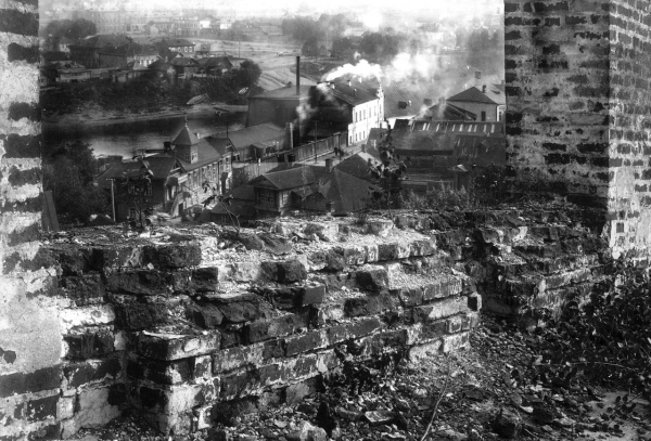 Вид на Днепр с крепостной стены, Смоленск, 1907 год.

Больше..0