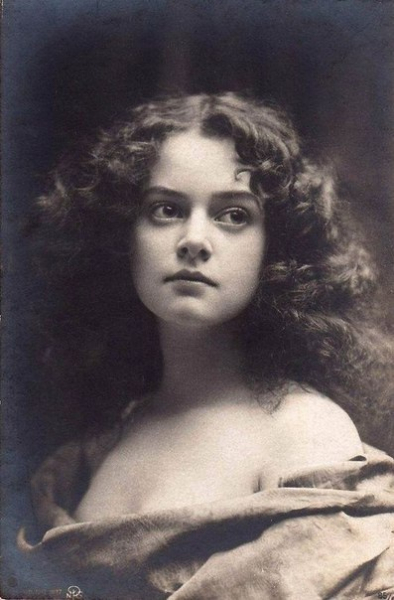 Актриса Минни Эшли, 1897 год.

..0