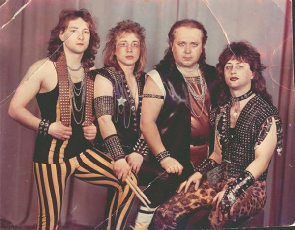 Белорусский метал-бэнд «Вепри суицида», 1980-е

Больше..0