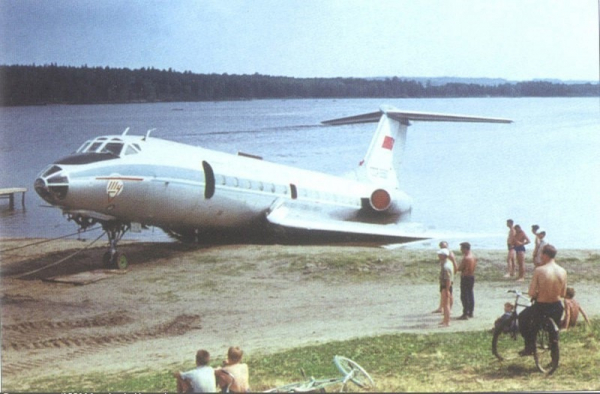 ДЕНЬ В ИСТОРИИ 

17 июля 1972 года самолет Ту-134 приводнился на..2