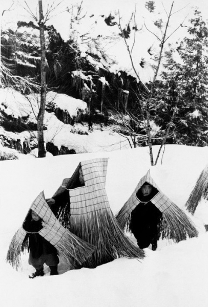 Дети на прогулке...
 Ниигата. Япония. 1956 год. Фотограф - Хироши..0