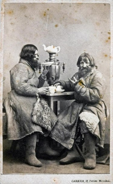 Извозчики чаи гоняют. Россия, 1880-е.

..0