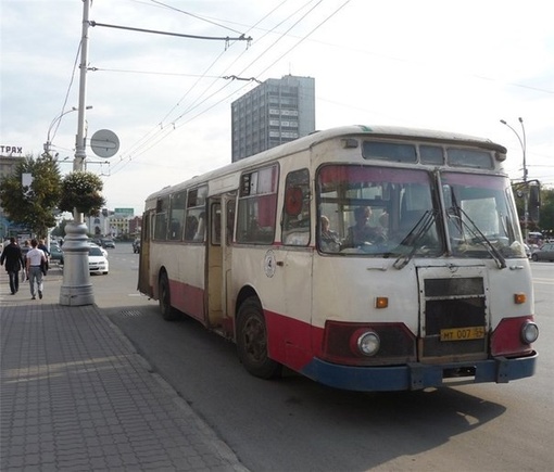 Картинка с запахом, который не спутаешь ни с чем. Родной ЛиАЗ-677М..1