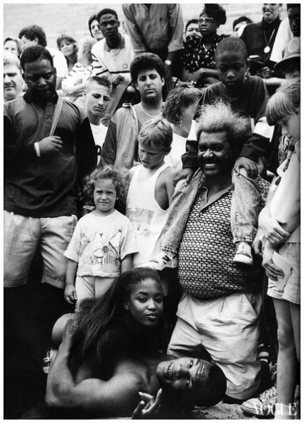 Наоми Кэмпбелл, Майк Тайсон и Дон Кинг, 1989 год.
Фотограф: Брюс..0