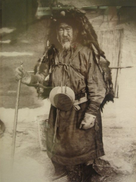 Шаман в своем полном одеянии. Приамурское..0